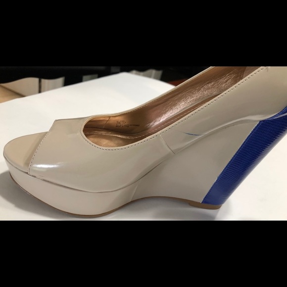 BCBGeneration Blue & Nude Peep Toe Wedge Heel Sz 7 - Picture 7 of 8